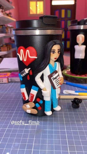 ممرضة كوب حافظ للحرارة