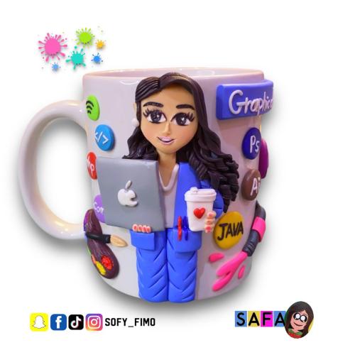 كوب مصممة جرافيك