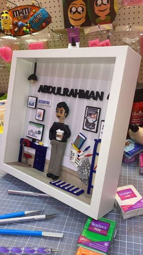 برواز مقاس 27 * 27 طالب يدرس محاسبة تصميم حسب الطل...