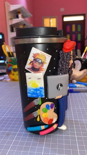 كوب حراري بشكل رسامة تحب الكمبيوتر و شخصيات الانمي