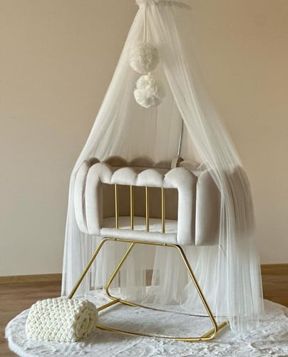 سرير استقبال مواليد مع الناموسية