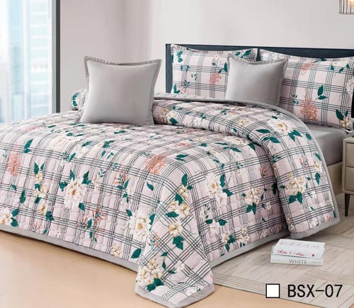 عرض اليوم الوطني على مفرش صيفي مضغوط بلون أزرق ومو...