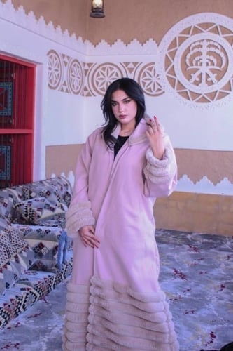 فروه نسائي جوخ بفرو مدرب عرضي مع قبعه وجيوب - بدون...