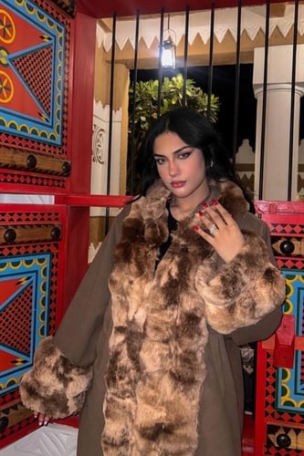 فروه نسائي جوخ بفرو ارنب مع قبعه وجيوب - بدون فرو...