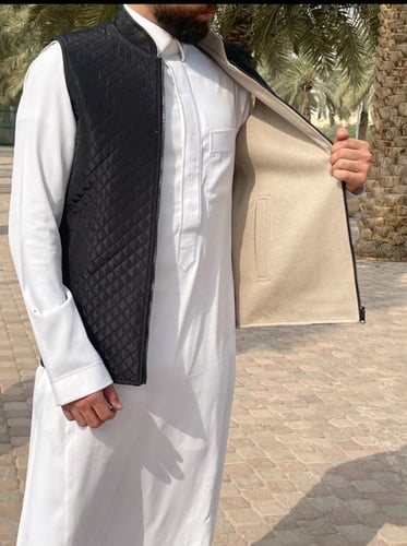 سدريه رجالي وجهين الوجه الاول قماش جوخ الوجه الثان...