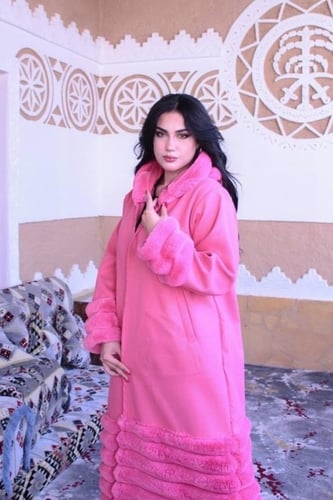 فروه نسائي جوخ بفرو مدرب عرضي مع قبعه وجيوب - بدون...