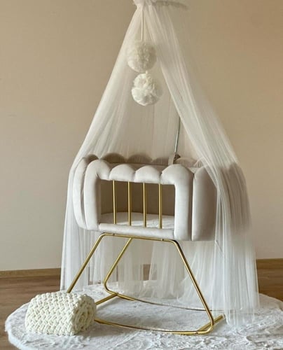 سرير استقبال مواليد مع الناموسية