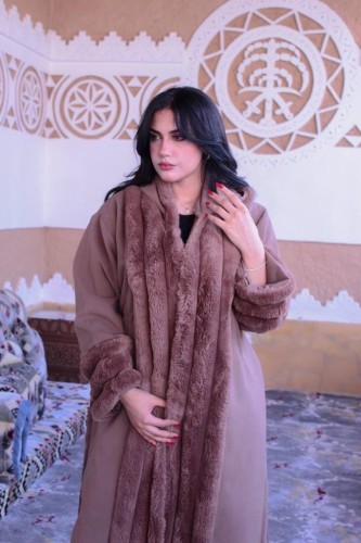 فروه نسائي جوخ بفرو مدرب طولي مع قبعه وجيوب - بدون...