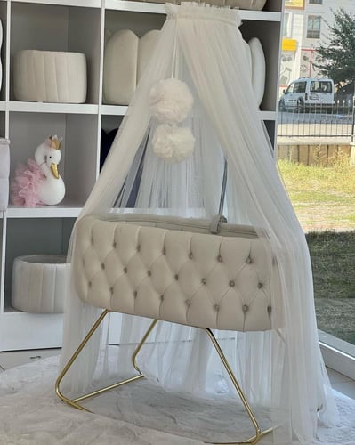 سرير استقبال مواليد مع الناموسية