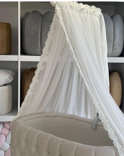 سرير استقبال مواليد مع الناموسية