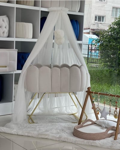 سرير استقبال مواليد مع الناموسية