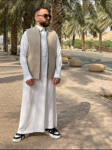 سدريه رجالي وجهين الوجه الاول قماش جوخ الوجه الثان...