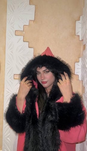 فروه نسائية شتوية جوخ بفرو طويل ناعم مع قبعه وجيوب...