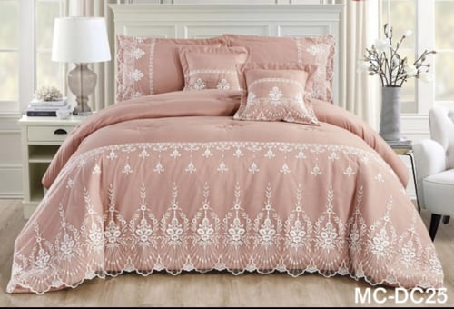 مفرش نفرين عرايسي ويستخدم نفاس فخم وراقي