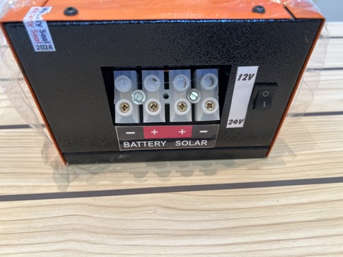منظم طاقة شمسية ١٢ / ٢٤ فولت MPPT ٦٠ أمبير