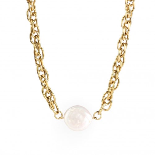 قلادة تتوسطها لؤلؤة