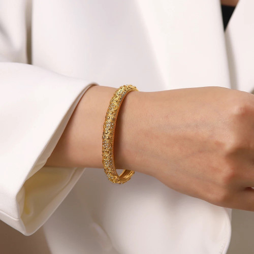 سوارة كلاسك مرصعة بزركون