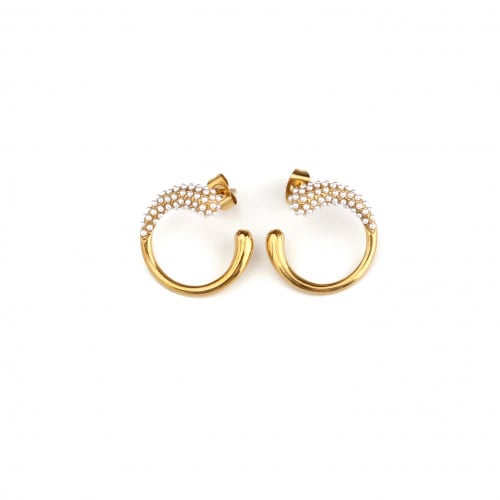 أقراط مرصعة بحبات لؤلؤ