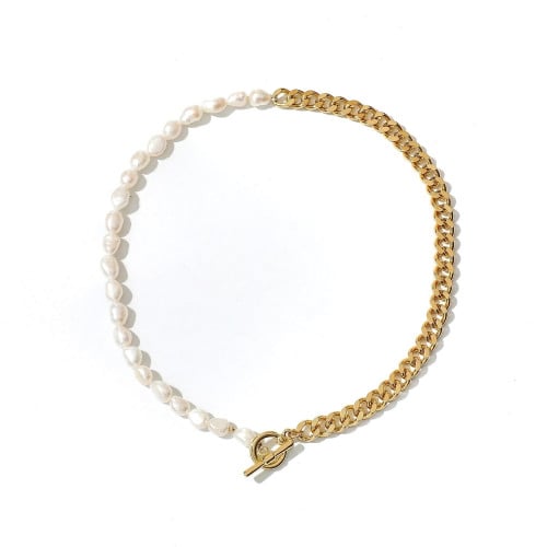 قلادة نصفها لؤلؤ والآخر ذهب