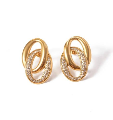 اقراط متشابكة