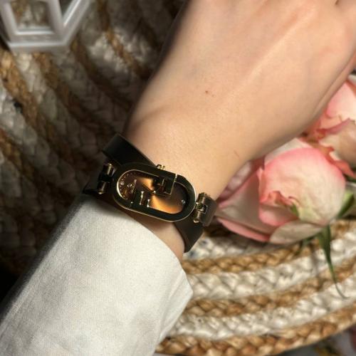 ساعة نسائية بني و ذهبي