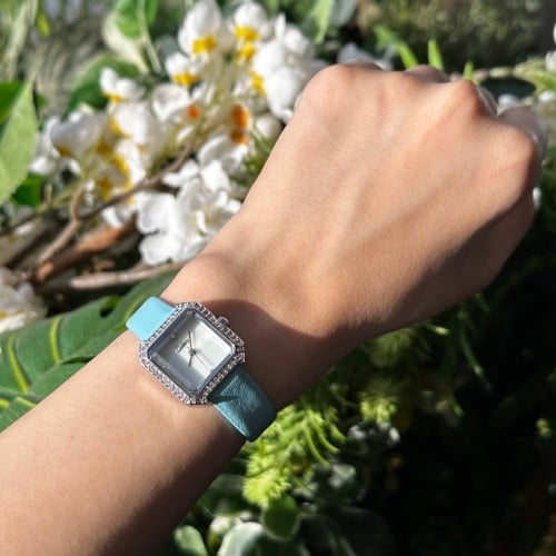 ساعة نسائية جلد طبيعي سماوي