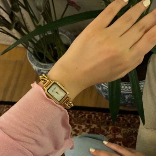 ساعة نسائية ذهبية DI