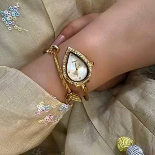 ساعة نسائية كوارتز كلاسكية ذهبي