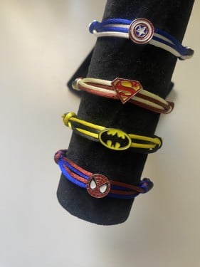 اساور شخصيات