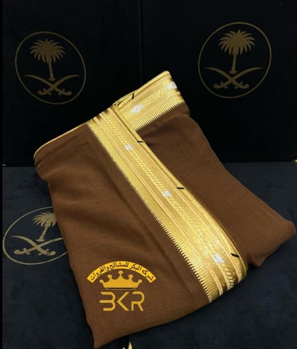 البشت المميز دقه ملكي مع صندوق خشب خاص