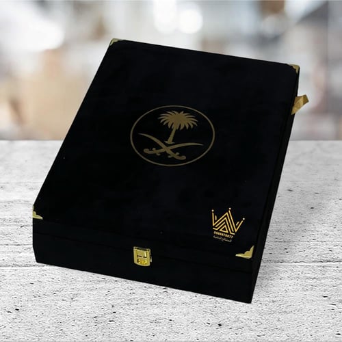 البشت المميز دقه ملكي الاسود