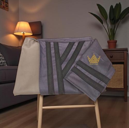 فروه وجهين دقه ملكي ساده بيج مع رمادي