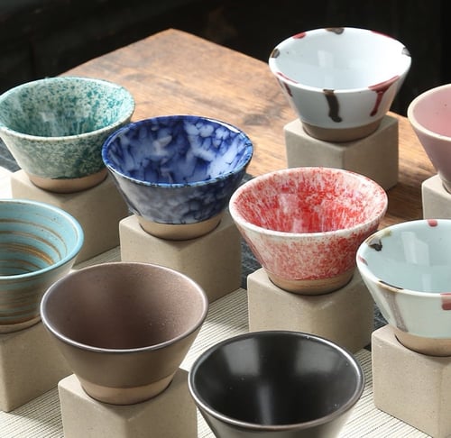 كوب فخار مخروطي بقاعدة منفصلة