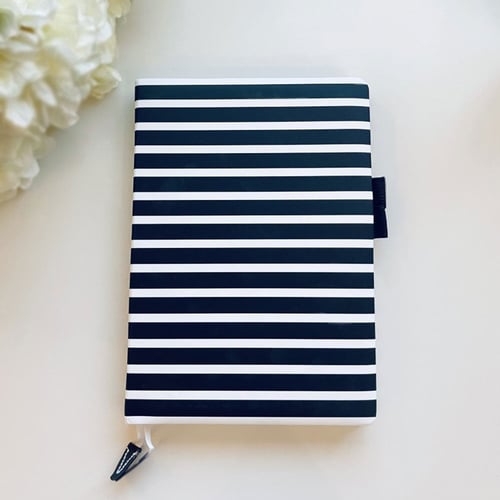 دفتر - أسود وأبيض