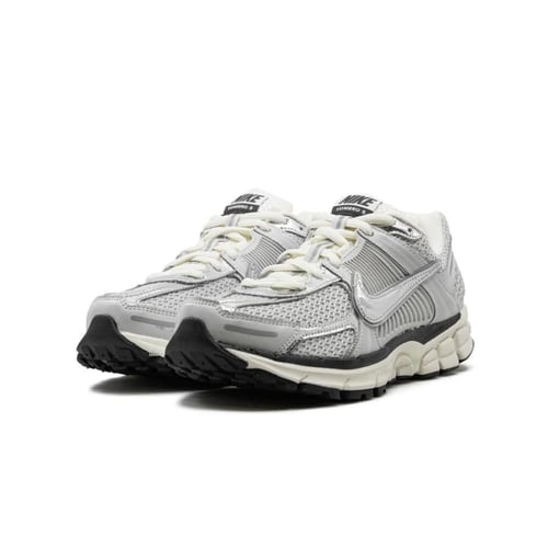 NIKE VOMERO5