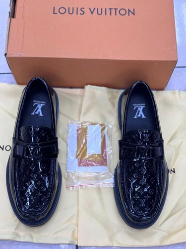 شوز LV رسمي اسود لماع