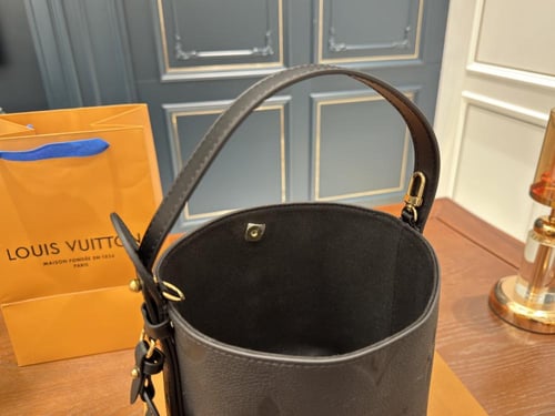 شنطه نسائيه Louis Vuitton