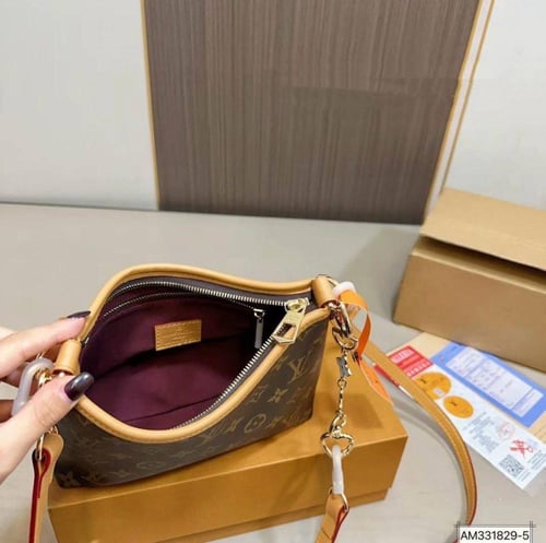 شنطه نسائيه—LV