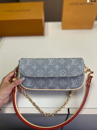 شنطه نسائيه Louis Vuitton