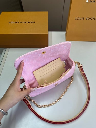 شنطه نسائيه Louis Vuitton