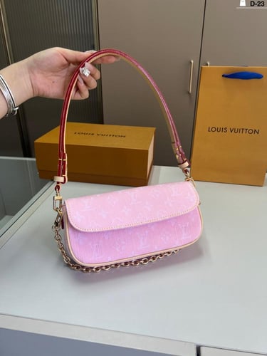 شنطه نسائيه Louis Vuitton
