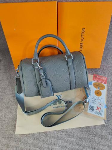 شنطه نسائيه—LV