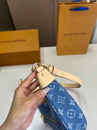 شنطه نسائيه Louis Vuitton