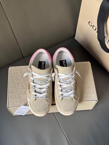 Golden Goose )