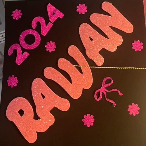 قبعه تخرج جاهزه مع التصميم والتثبيت