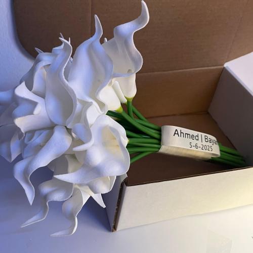 باقه عروس ورد الكالا مع شريطه بالاسم