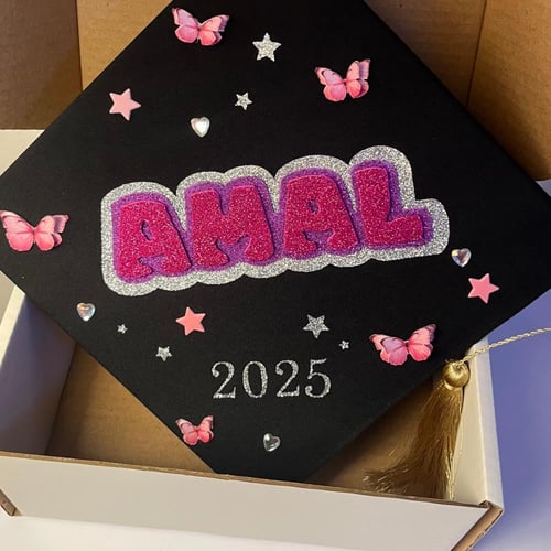 قصاصات قبعه التخرج الاسم فقط بدون قبعه