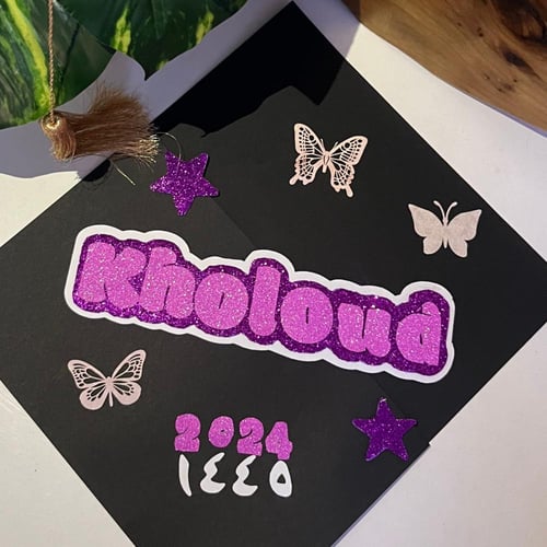 قصاصات قبعه التخرج الاسم فقط بدون قبعه