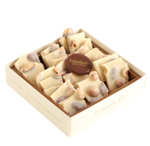 شرائح الشوكولاتة البيضاء مع المكسرات