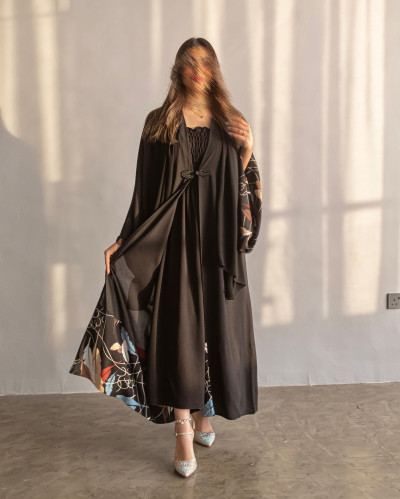 عباية سوداء موديل إماراتي بطانة مشجرة